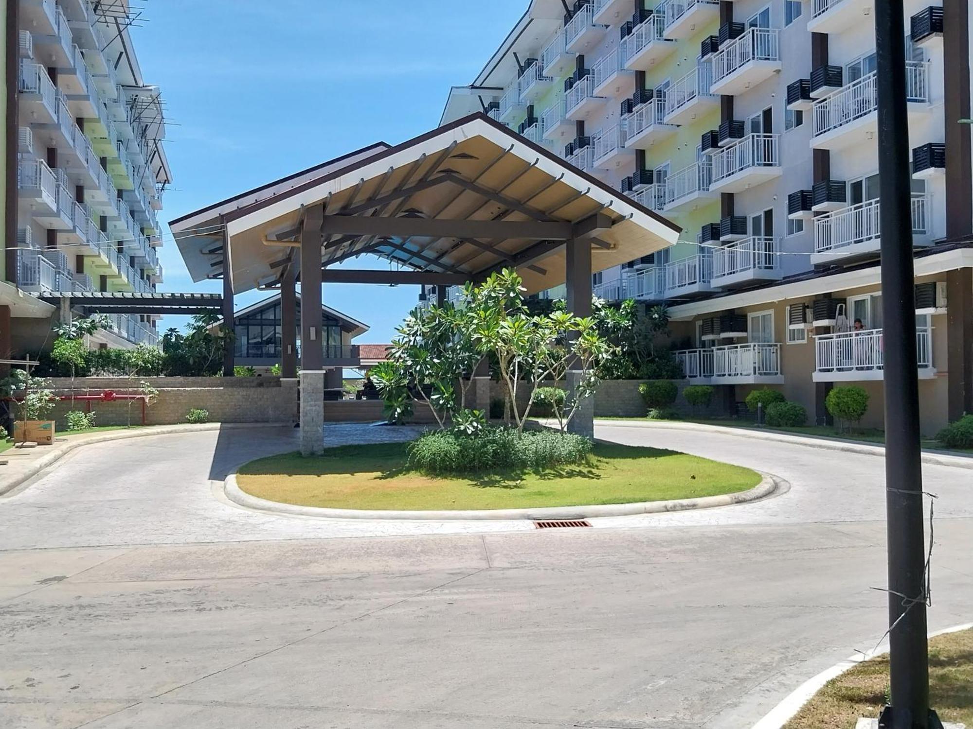 Stay And Fly At Amani Grand Resort Residences Île de Mactan Extérieur photo