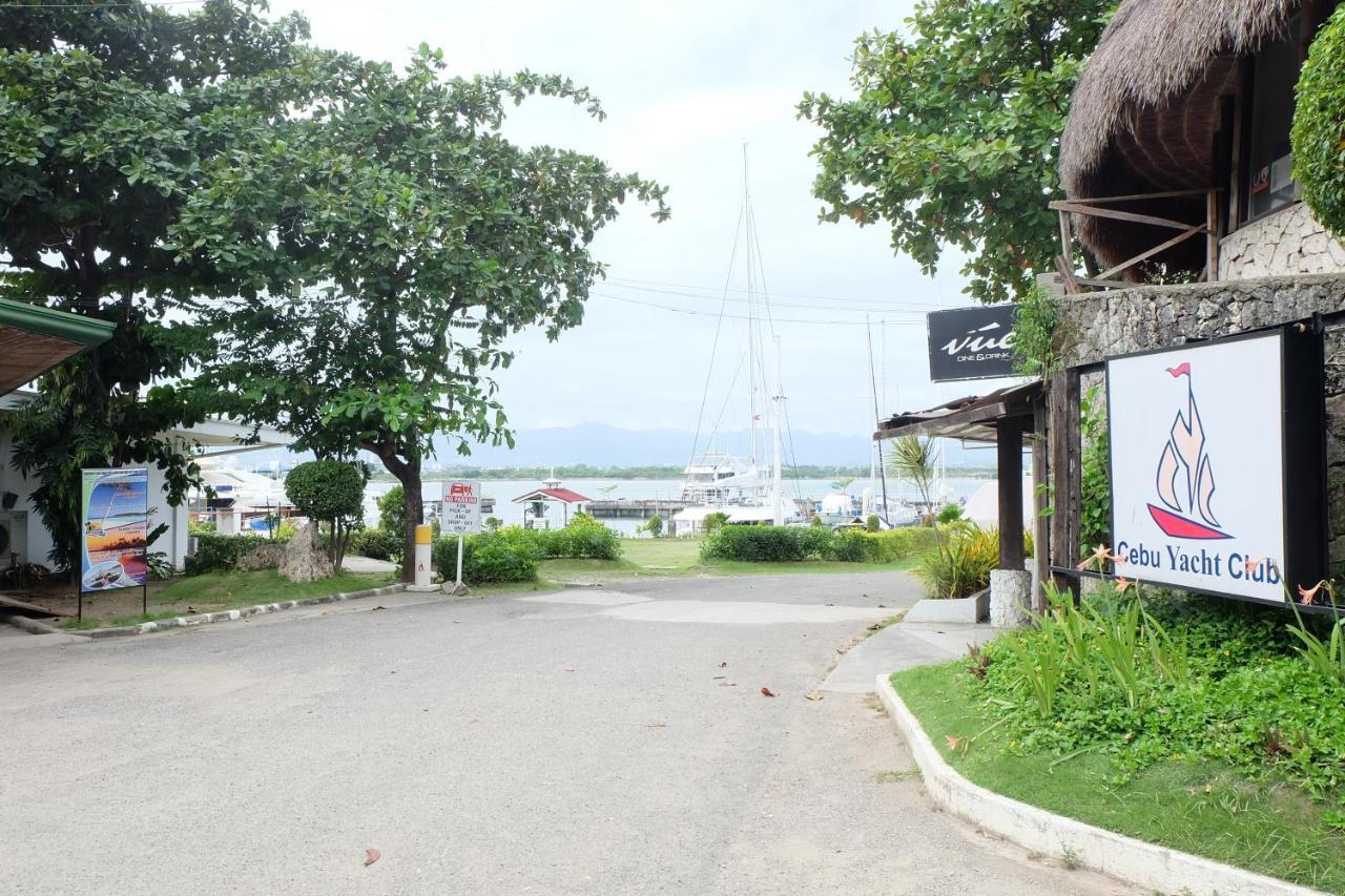 Stay And Fly At Amani Grand Resort Residences Île de Mactan Extérieur photo